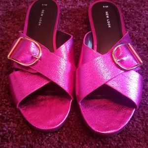 Fluorescent pinkish-purple slides w gold accents